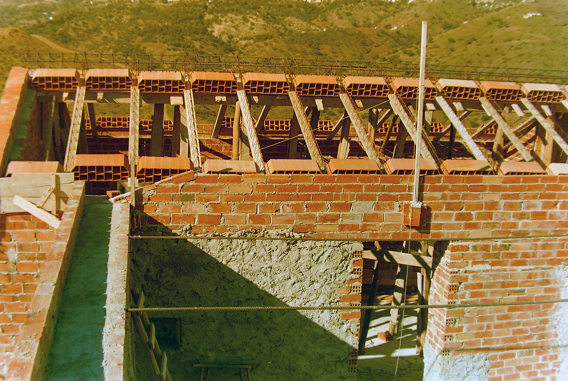 20-trussing-rods-set-in-and-vigas